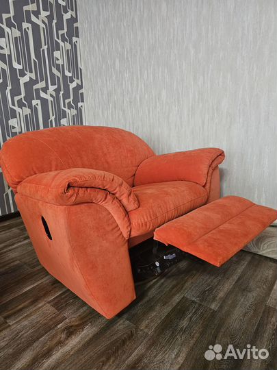 Кресло с реклайнером бу