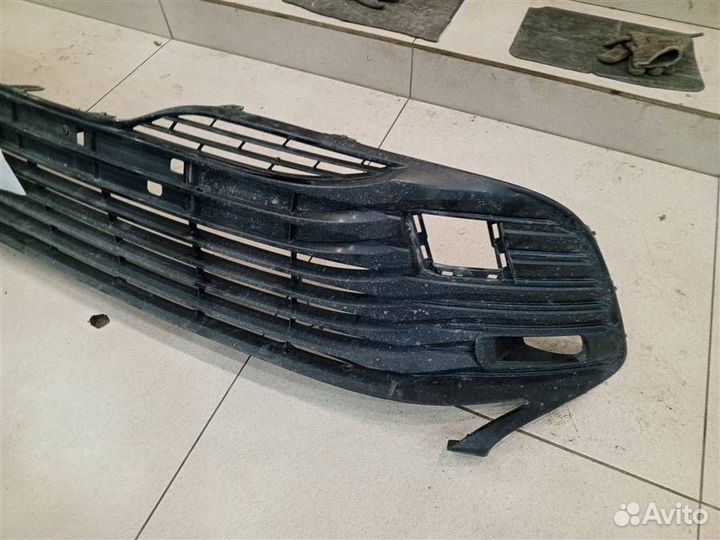 Решетка в бампер нижняя Toyota Camry XV70 2017