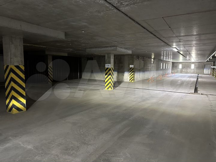 Машиноместо, 18 м²