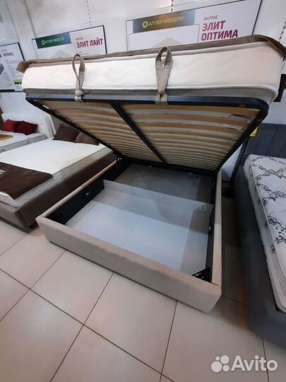 Кровать двуспальная