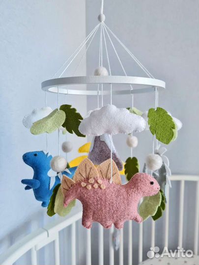 Мобиль на кроватку из фетра