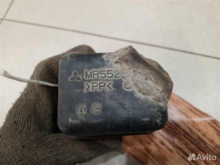 Резонатор воздушного фильтра Mitsubishi Pajero iO