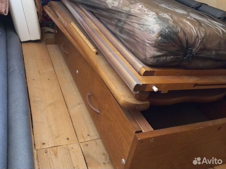 Детская кроватка с маятником и ящиком+ п/б