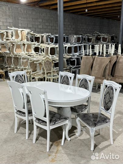 Столы и стулья