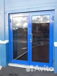 Дверь алюминиевая