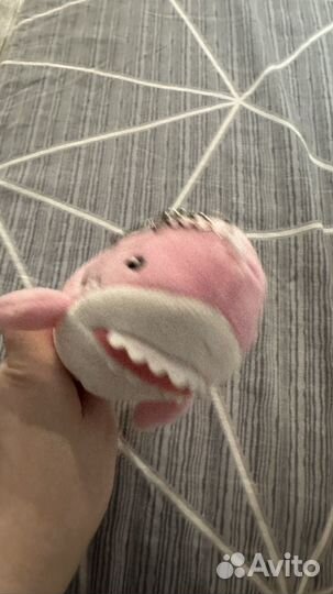 Розовая акула Леха брелок