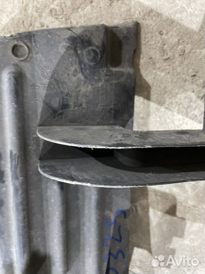 Дефлектор радиатора правый ford focus 3