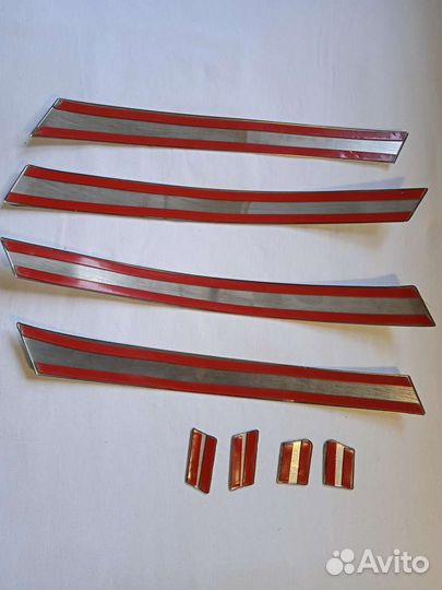 Накладки на пороги авто. Набор