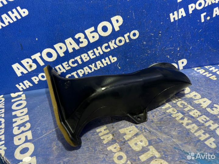 Воздуховод Ford Fiesta 5 хэтчбек 2007