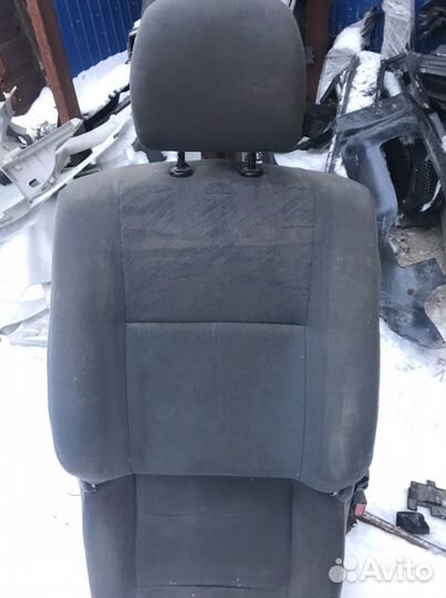 Сиденья рено логан Переднее правое сиденья зад