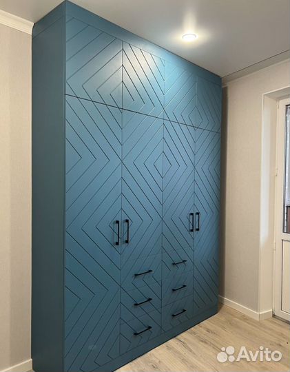 Шкаф распашной