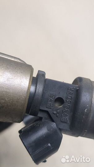 Форсунка топливная Mitsubishi Carisma, 1997