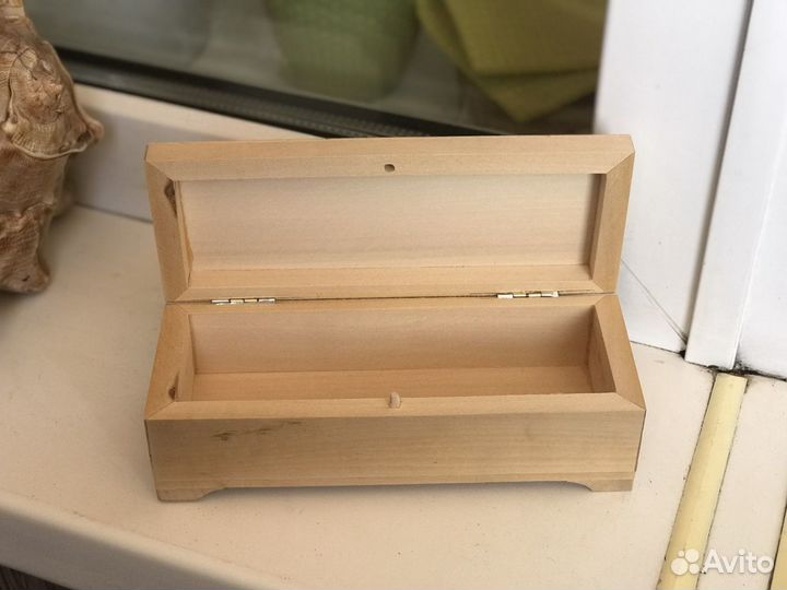 Деревянная шкатулка