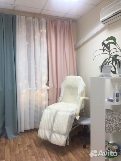 Аренда рабочего место (маникюр,педикюр )