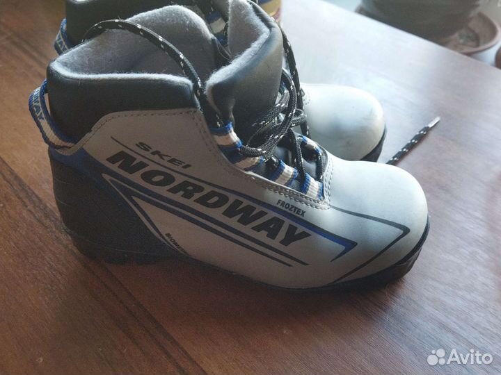 Лыжные ботинки