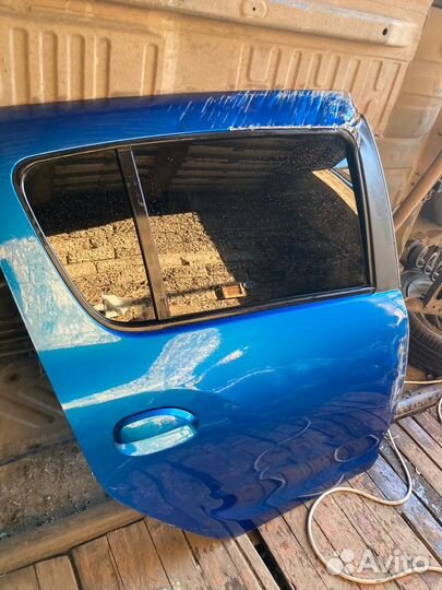 Дверь задняя правая Renault