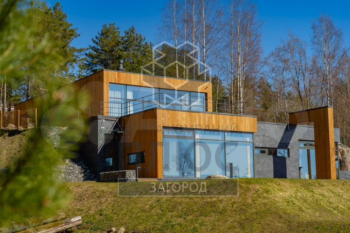 Коттедж 445 м² на участке 25 сот.