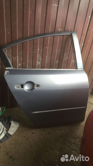 Задняя R дверь седан Мазда 3 03-08