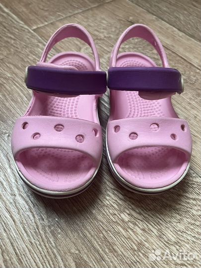 Сандалии для девочки Crocs