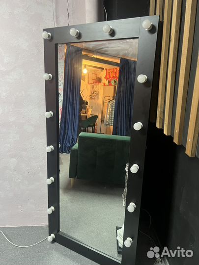 Гримерное напольное зеркало с лампочками