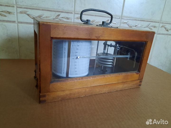 Барограф морской 1953 г. в Кедровом ящичке