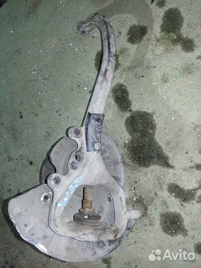 Кулак Mercedes-Benz S-Class W220 передний левый