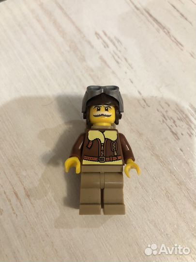 Lego фигурка pilot Minifigures 8803 Серия 3
