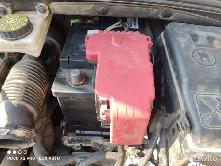 Блок предохранителей на Акб Пежо 408