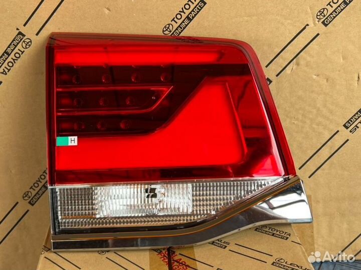 Фонарь багажника левый Toyota Lc200 15-21