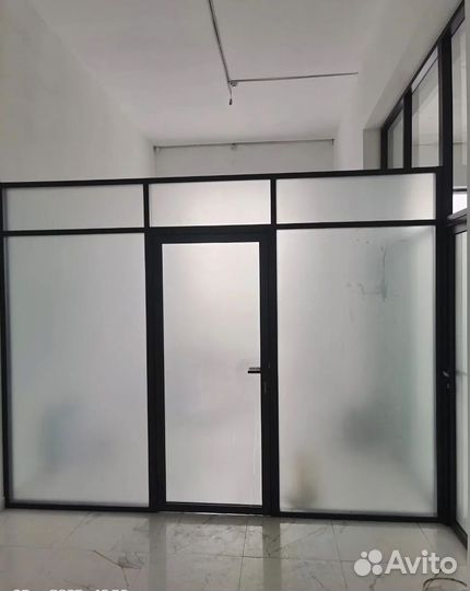 Стеклянная дверь