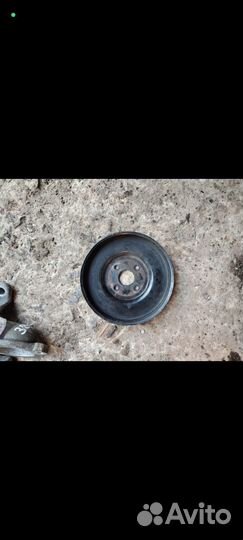 Шкив помпы на Mitsubishi Lancer 9