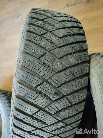 Goodyear UltraGrip 265/65 R17 110