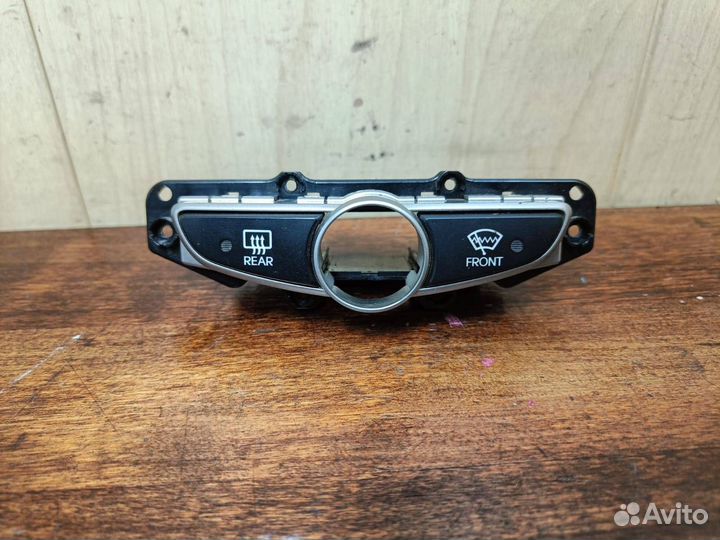 Кнопка подогрева Hyundai Solaris 1 (ящик 04)