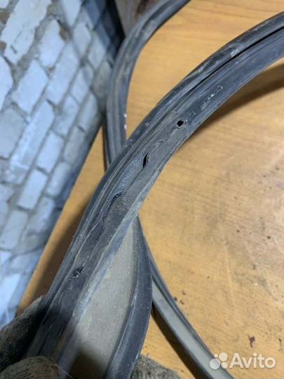 Уплотнительная резинка боковой двери задняя левая