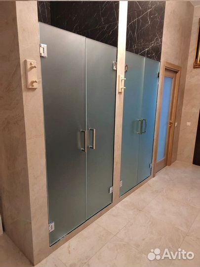 Распашные стеклянные двери