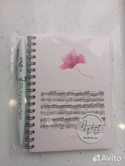 Блокнот на кольцах с ручкой