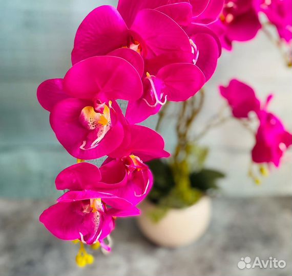 Искусственная орхидея. Имитация живой орхидеи