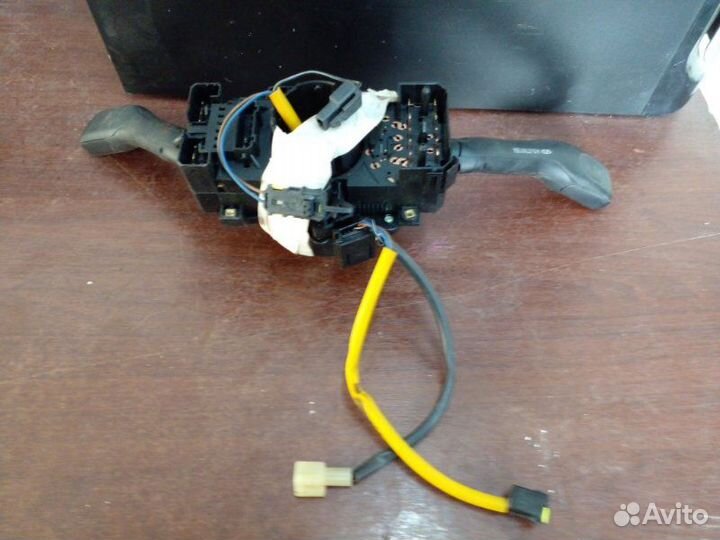 Переключатель подрулевой (стрекоза) Chery Amulet