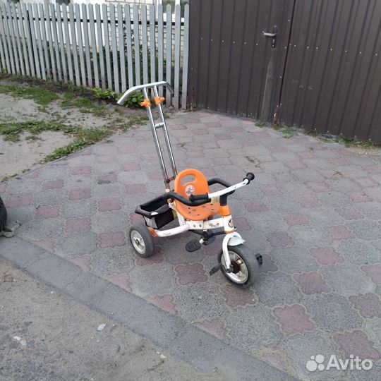 Детский трехколесный велосипед с ручкой