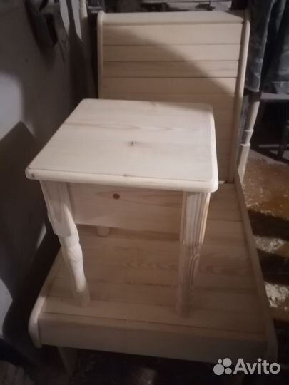 Табуретки деревянные