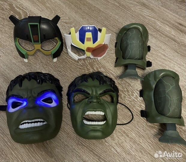 Халк, маски супергероев и игрушки