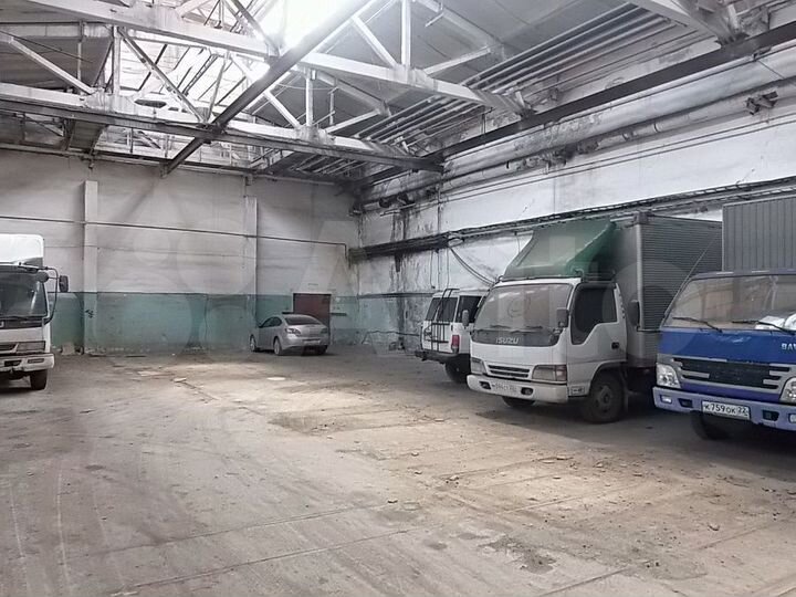 Машиноместо, > 30 м²