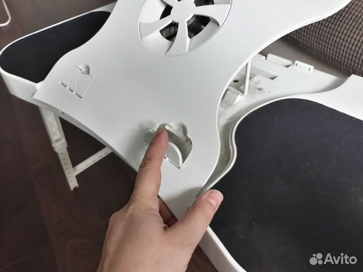 Портативный столик для ноутбука