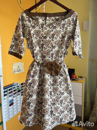 Платье нарядное 46