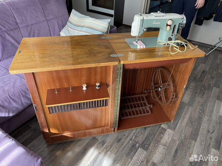 Чехословатская швейная машина LADA 237