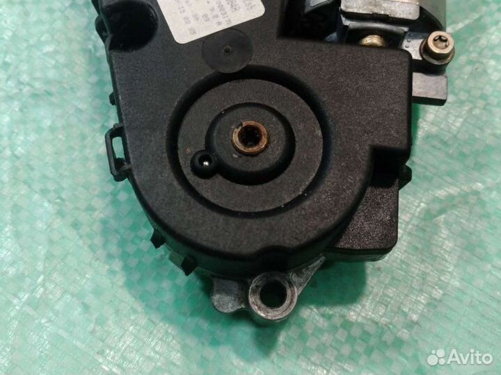 Мотор люка Audi A6 седан 2.6I 1996