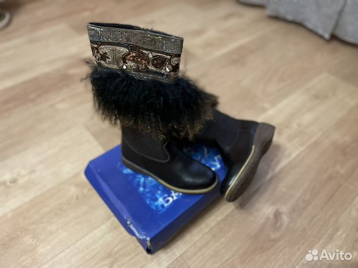 Сапоги новые для девочки 38р