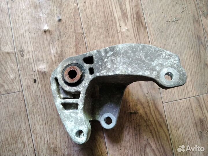 Кронштейн Mazda 3 BL