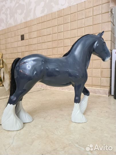 Лошадь фигурка из пластика