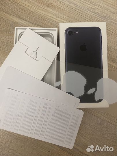 Коробка от iPhone 7
